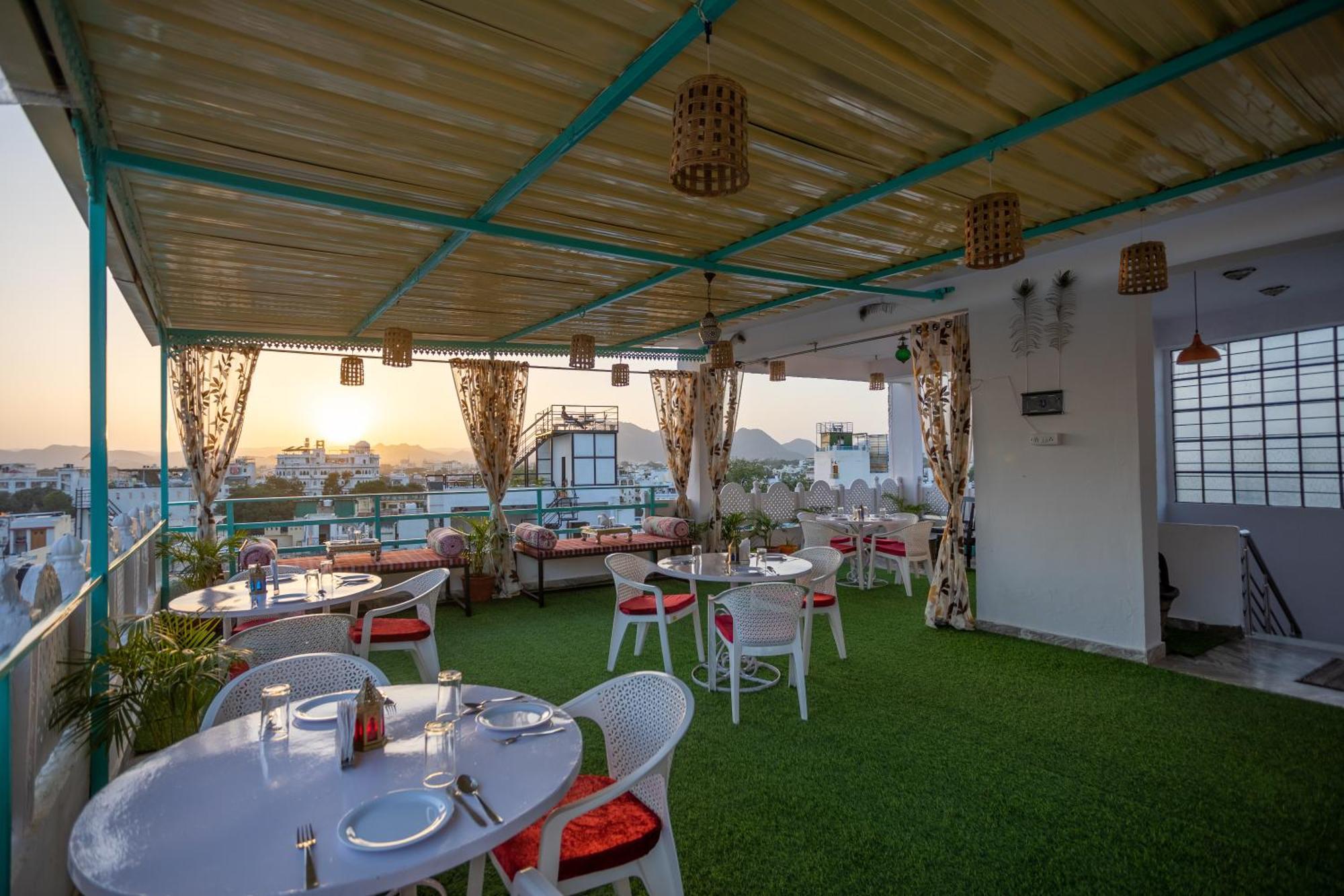 Krishna Stay Guest House Udaipur Exterior photo