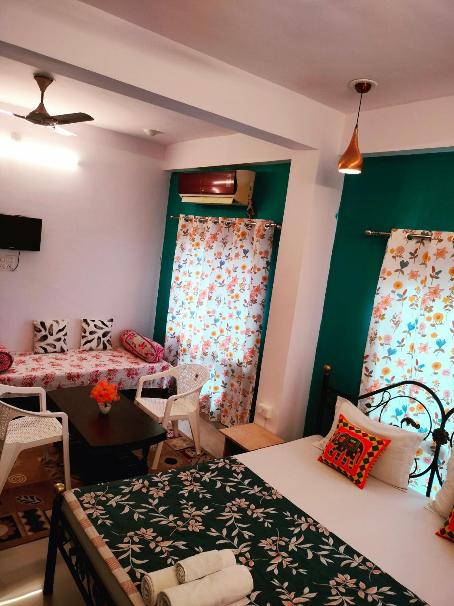 Krishna Stay Guest House Udaipur Room photo